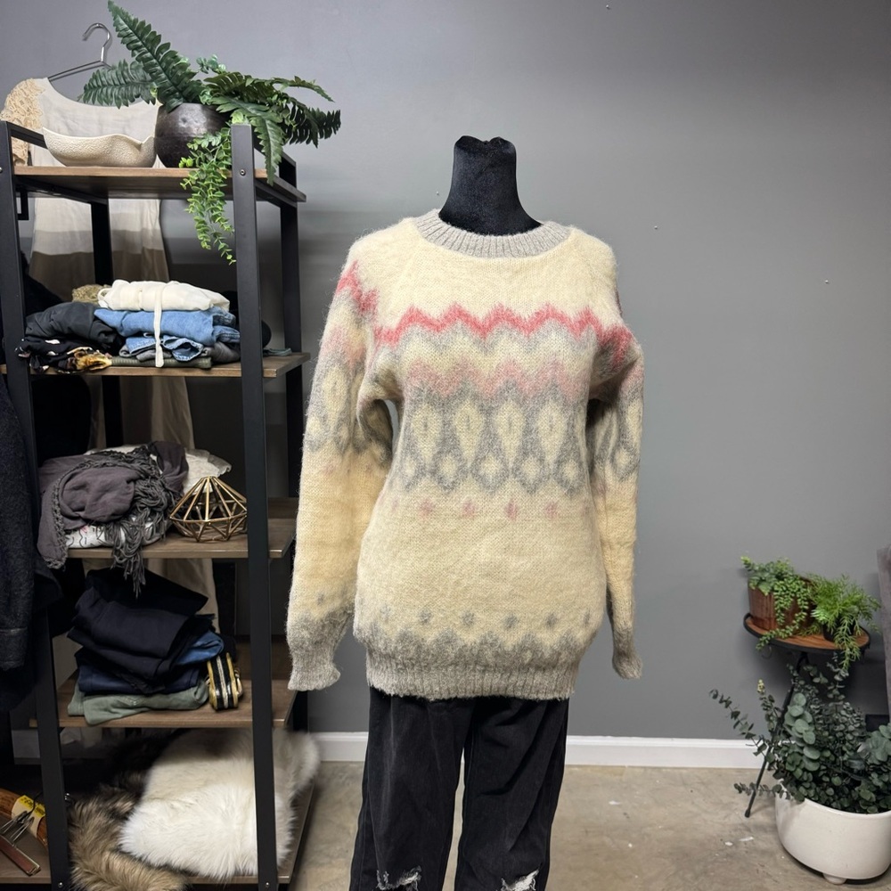 Vintage Icelandic Design wool sweater women's medium winter crew neck ivory pink